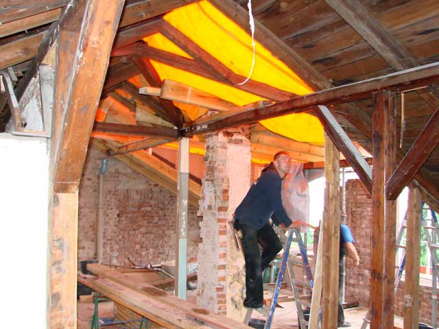 Renovierung eines Dachgeschosses zwecks Einbau einer Wohnung.